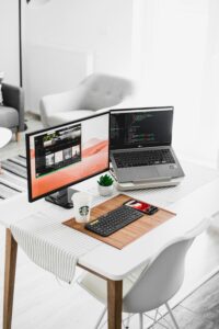 Modern workspace with dual monitors, specifying how to get you first freelance client as a beginner.